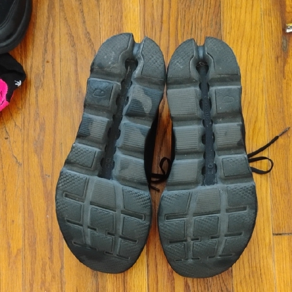 On Running Men's Black Athletic Sneakers - Picture 3 of 6